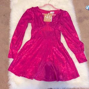Beautiful sexy mini dress.never wear.